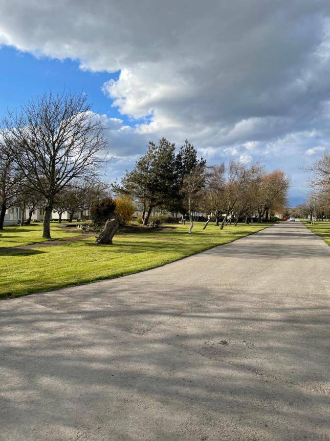 Beautiful 3-Bed Caravan Situated On Lakeland Haven Grange-over-Sands Екстериор снимка